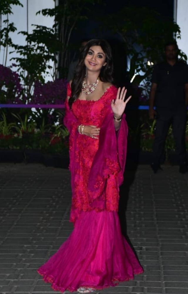 Shilpa Shetty was spotted at the Kalina airport in Mumbai on Sunday night
