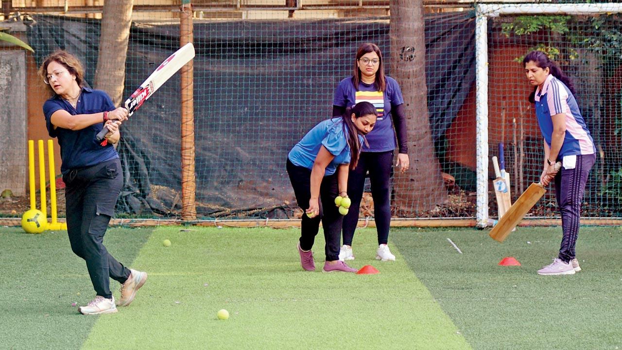 From a small group of five friends, the Sarvashreshtha Cricket Club has become a community of 265 members over the last two years. The all-women cricket club is the brainchild of Mayura Amarkant, a digital marketing and public relations professional, who took up the sport to understand her husband Amarkant Jain’s love for cricket and soon became passionate about it. Pics/Shadab Khan
