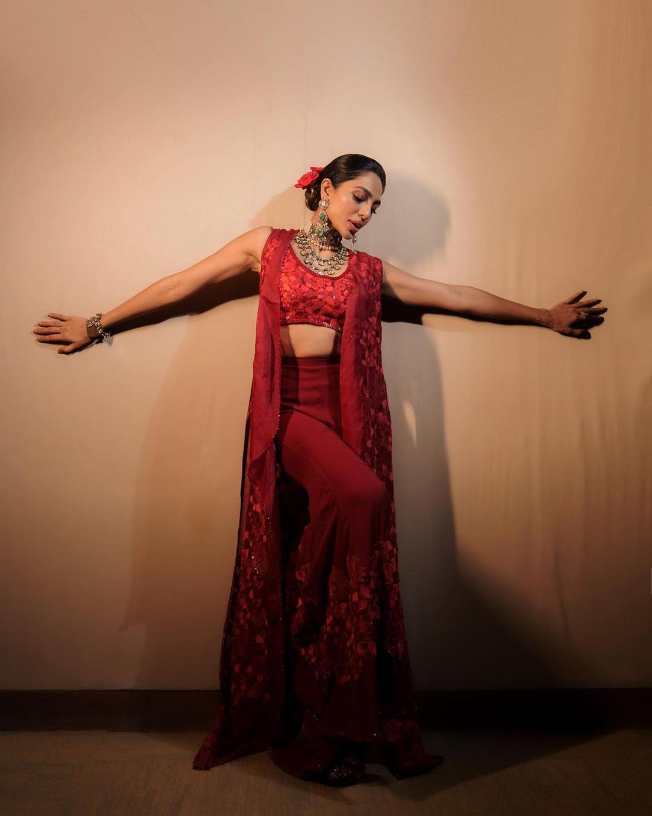 Sobhita looked all sangeet ready in her red crop top, which went beautifully with her ornately embroidered jacket and garara. Her exquisite jewellery lent a touch of elegance to her entire look and further accentuated the combo. Her hair was neatly pulled back into a bun, and lovely roses added a touch of beauty and colour. The actress pulled off her classic yet contemporary look with ease, exuding confidence and grace in the process.  