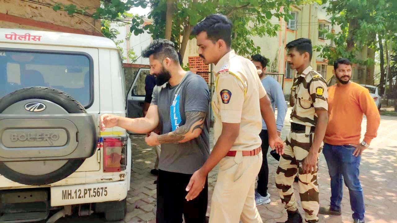 Mumbai: MNS leader threatens excise officer, arrested in Vasai