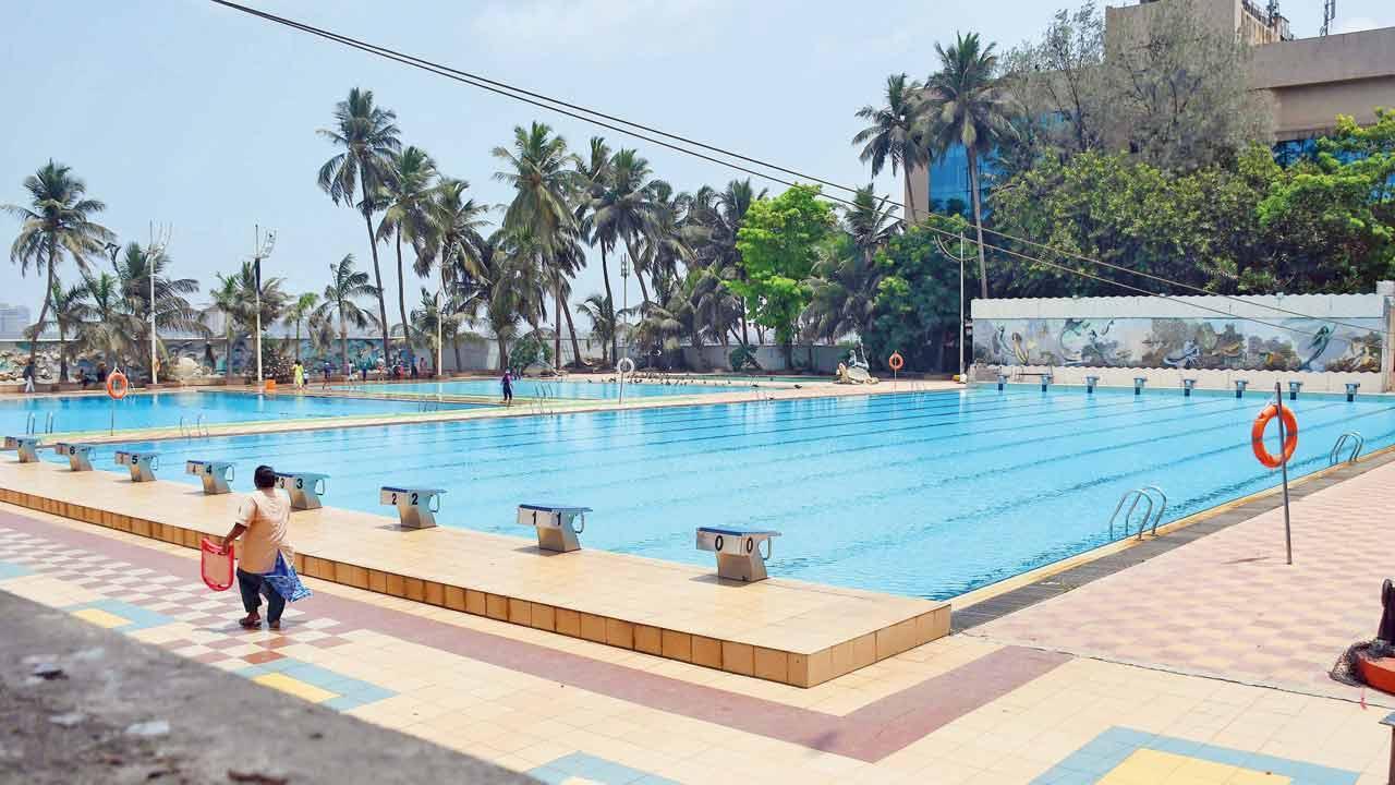 Mumbai: Woman falls unconscious in pool, taken to hospital in auto, dies Mumbai: Woman falls unconscious in pool, taken to hospital in auto, dies