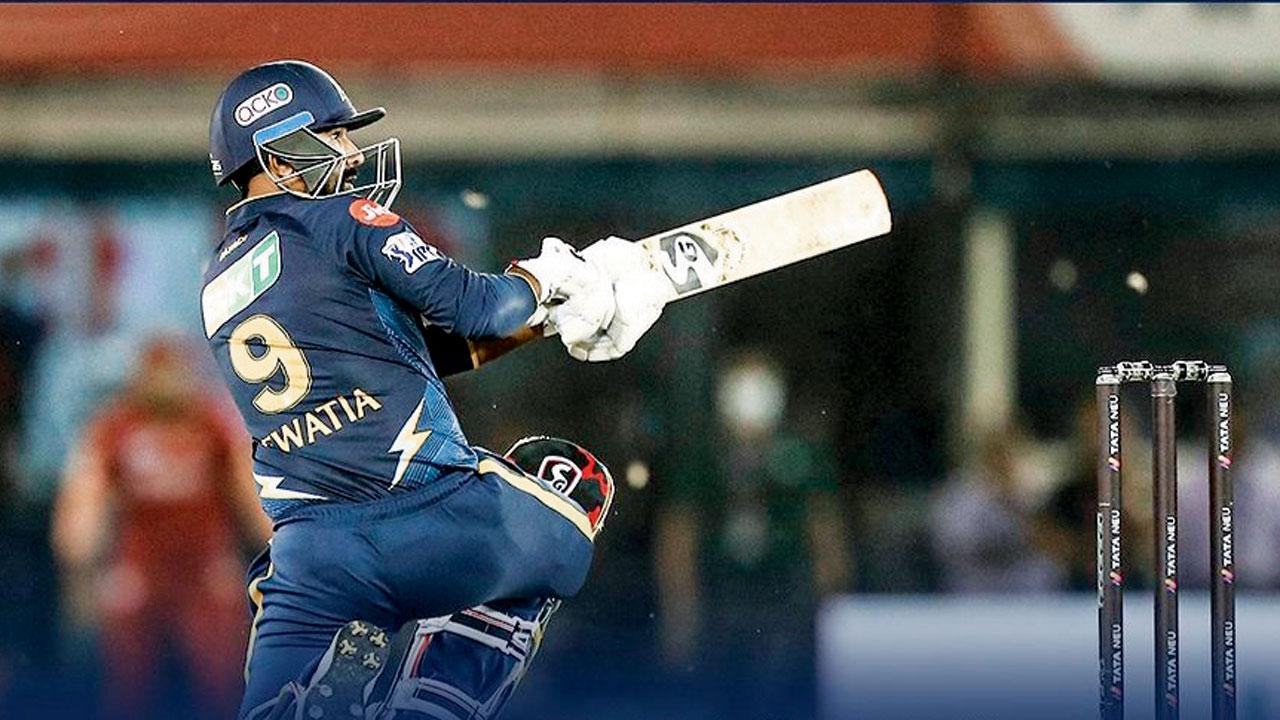 Rahul Tewatia’s winning scoop shot over fine leg for four. Pic/GT
