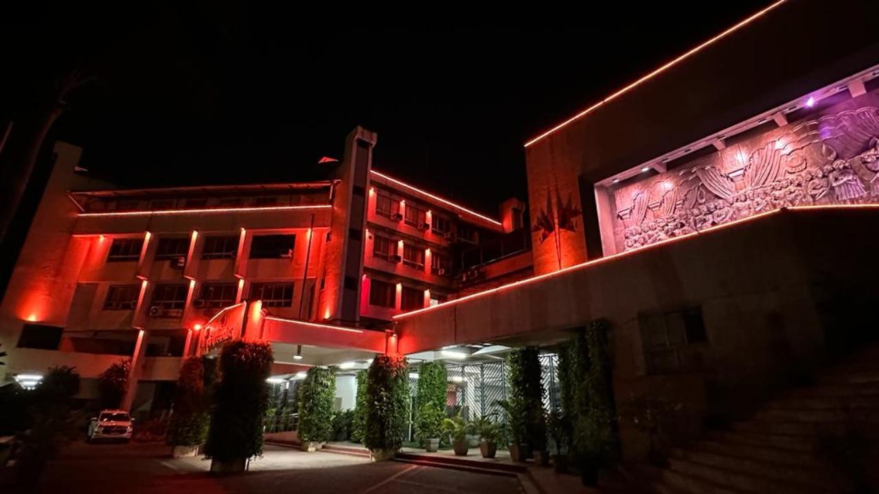 The Thane Municipal Corporation (TMC) illuminated Municipal Headquarters, Collector's Office, Gadkari Rangayatan, Pedachari Bridge, Flyover etc. in the city. Pic/TMC