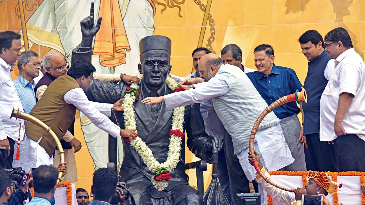Amit Shah along with then Maharashtra CM Devendra Fadanvis visit Swatantryavir Savarkar Rashtriya Udyaan at Shivaji Park in Dadar in 2017  
