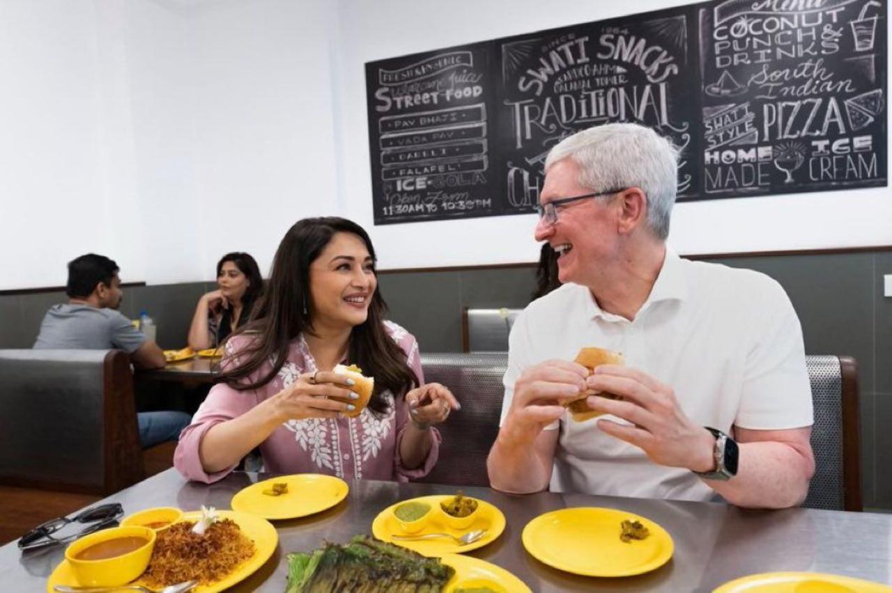 Before the event, Madhuri Dixit met Cook and introduced him to Mumbai's favourite snack, Vada Pav. The two were seen having the snack at Swati Snacks located in Nariman Point