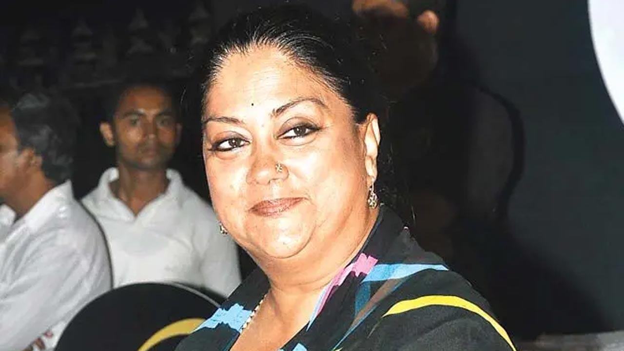 One should stand like rock in difficult circumstances: Vasundhra Raje