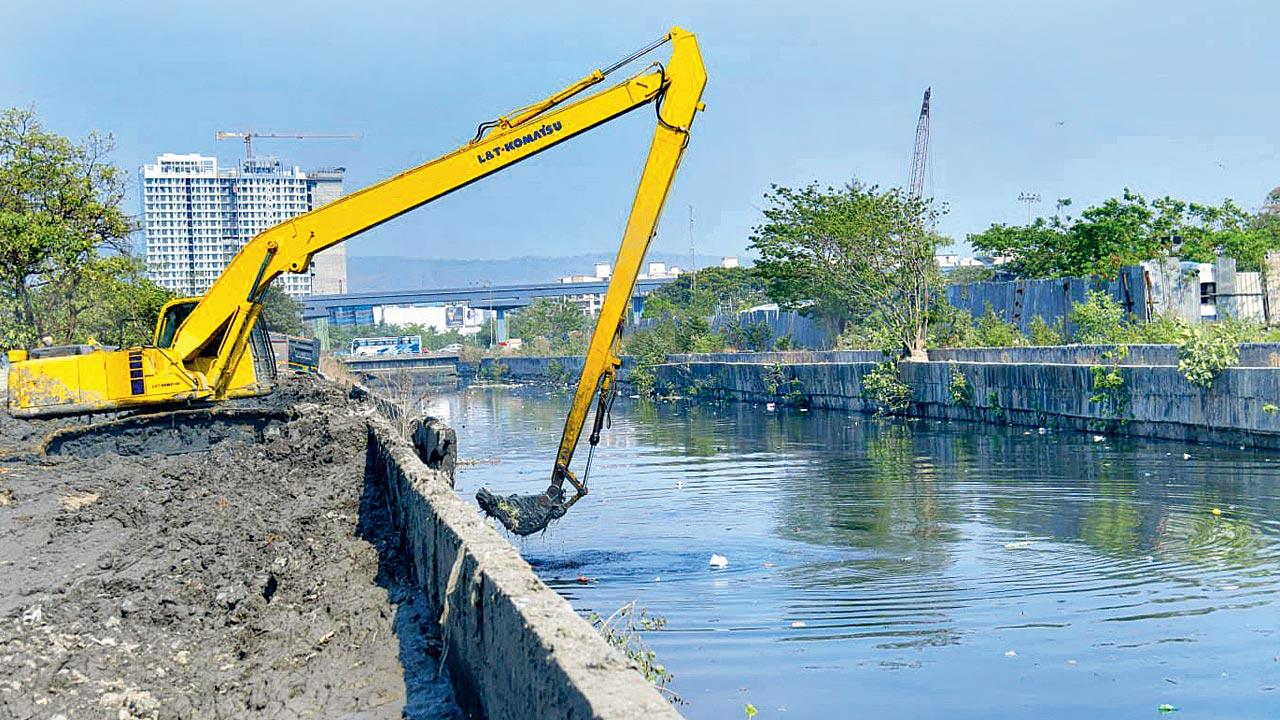 The BMC will spend Rs 109 crore on desilting major nullahs. Pic/Shadab Khan