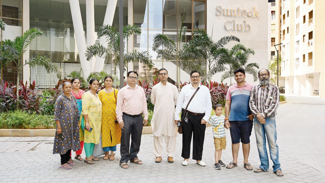 Residents of Sunteck West World, Naigaon East. Pics/Hanif Patel