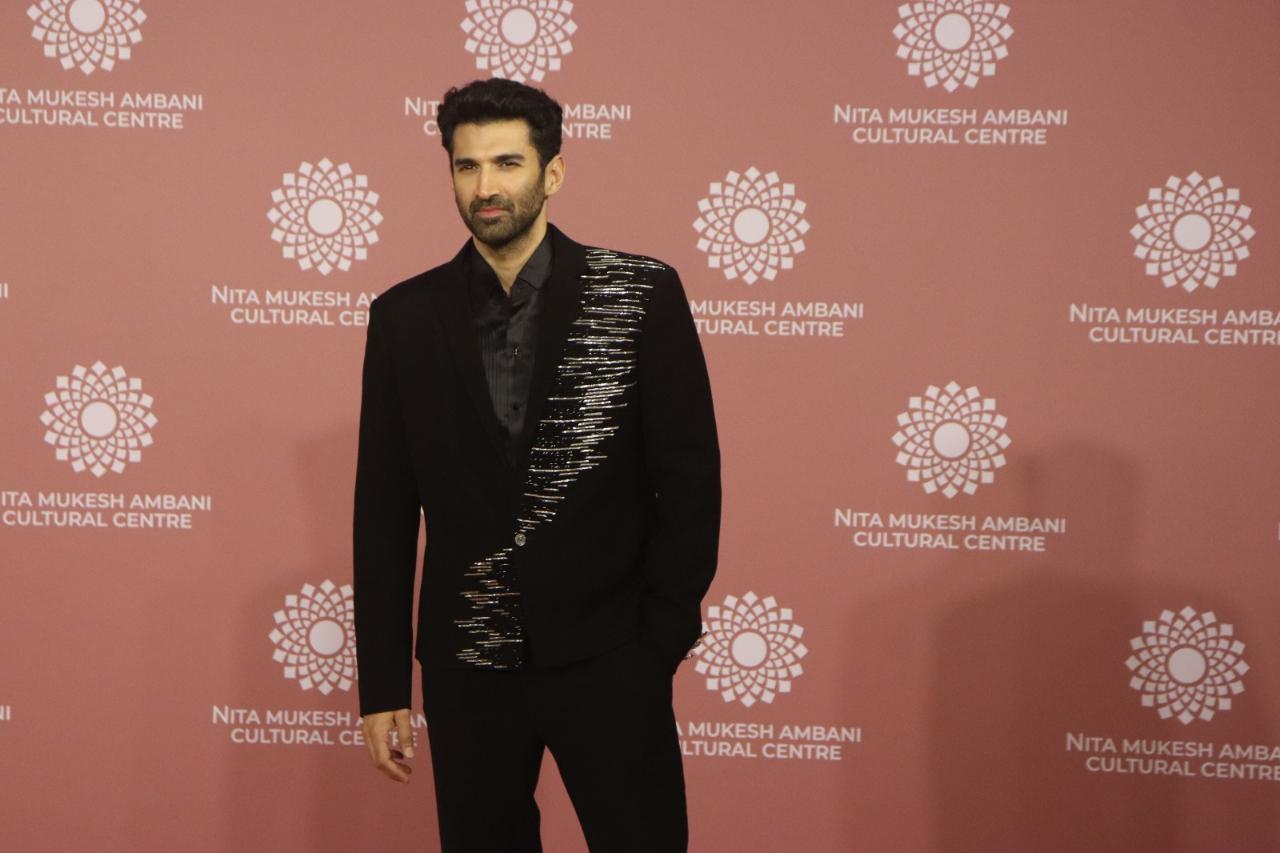 Aditya Roy Kapur opted for an all-black formal wear and was seen smiling away as he posed for the paparazzi