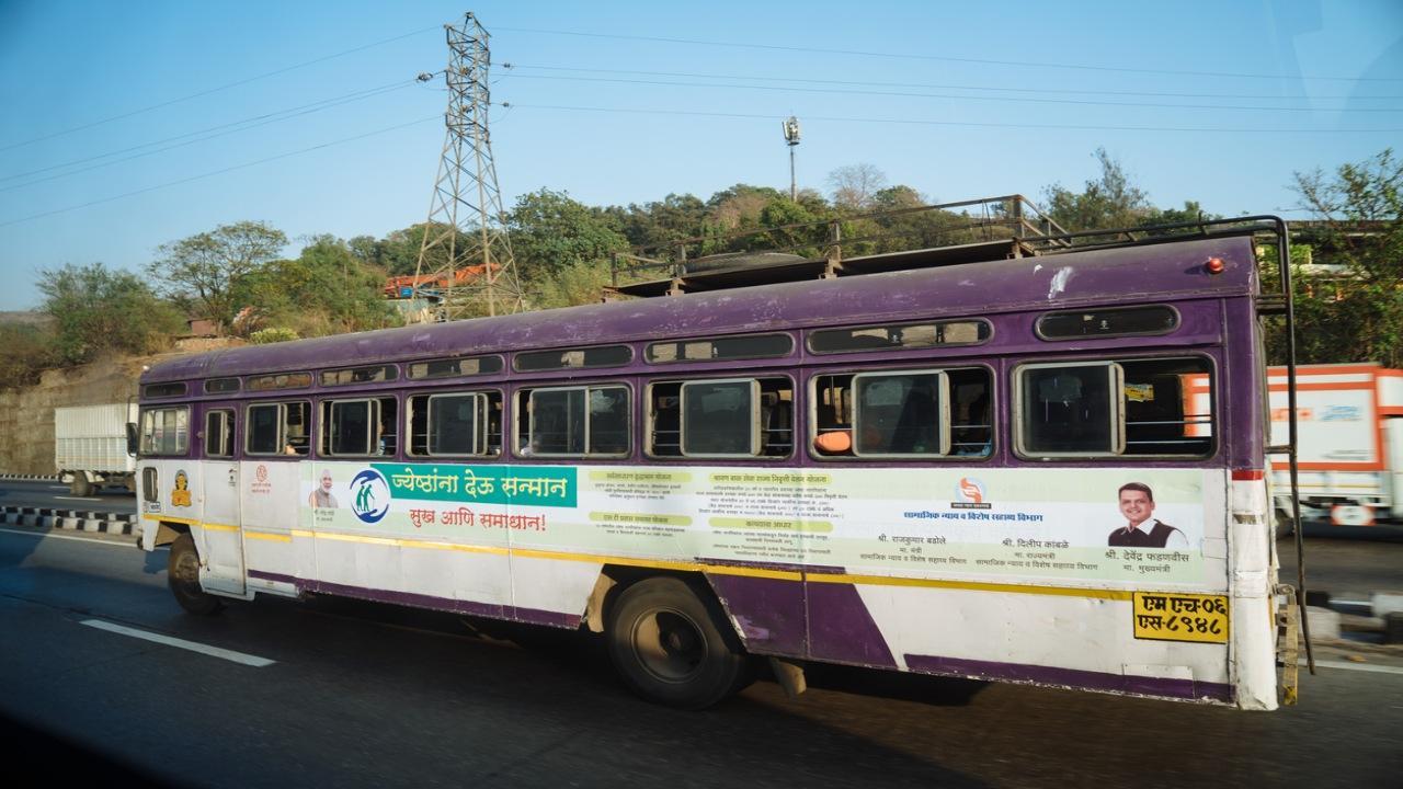 Mumbai: Crackdown against more than 100 BEST buses for concealing reflective tapes under advertisements