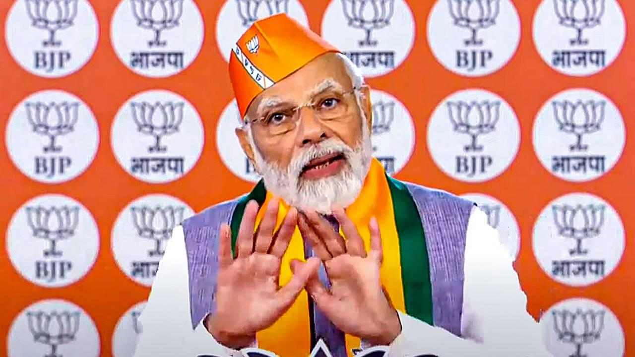 Addressing the BJP's 44th Foundation Day celebrations, PM Modi drew parallels between Lord Hanuman and the BJP and asserted that the party believed in the ideals of selfless service.
He said India was realising its potential just like Lord Hanuman after eliminating self-doubt. 