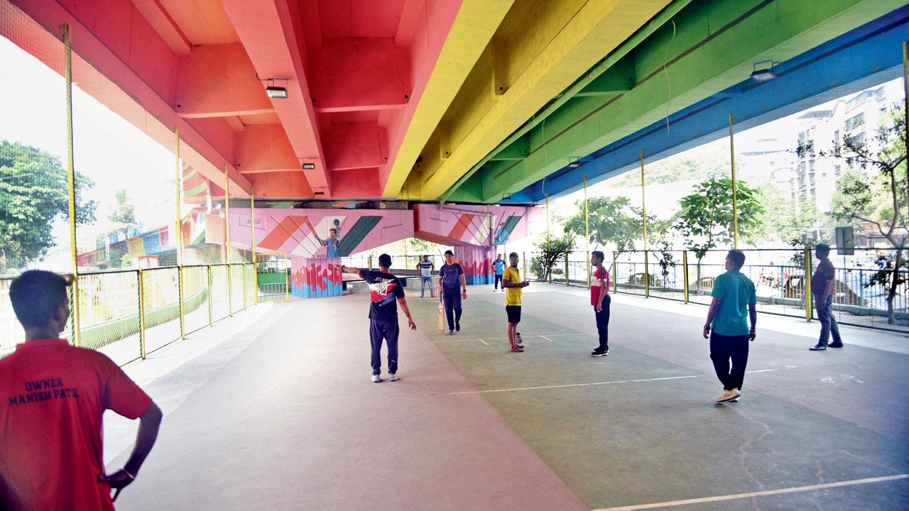 Cricket enthusiasts enjoy a game of box cricket at the space. Pics/Sameer Markande