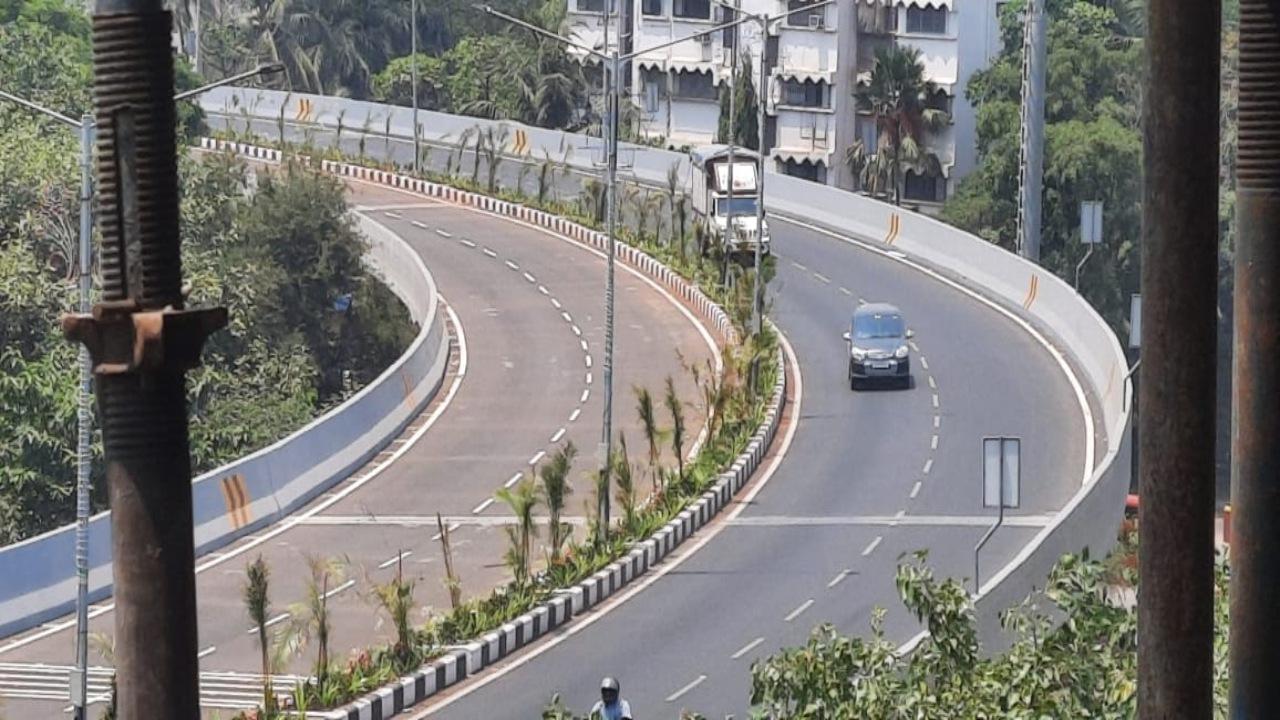 Commuters claimed that the bridge portion that will assist drivers in getting around the traffic jam at the Bandra Kurla Complex (BKC) intersection is ready and should be opened as soon as possible. Photo/Pradeep Dhivar