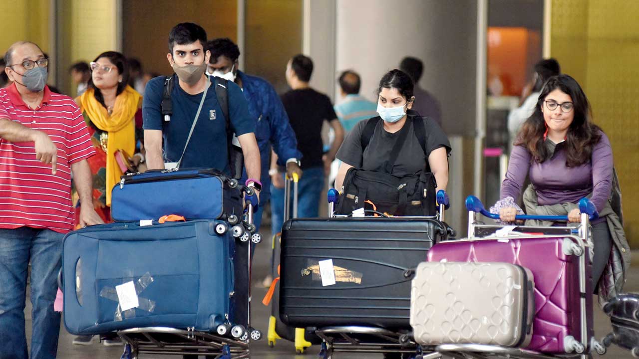 Doctors want you to mask up even when travelling. File pic/Sameer Markande