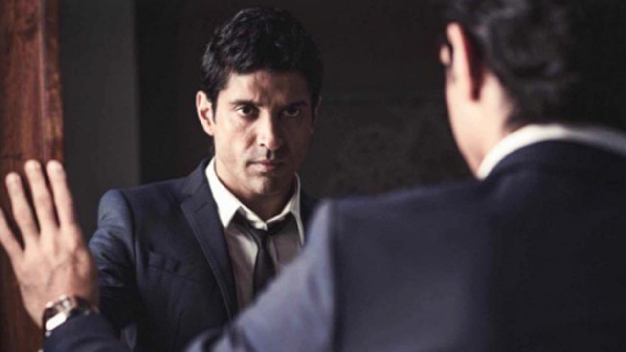 Farhan Akhtar treats fans with throwback picture, says 'Time to reflect'