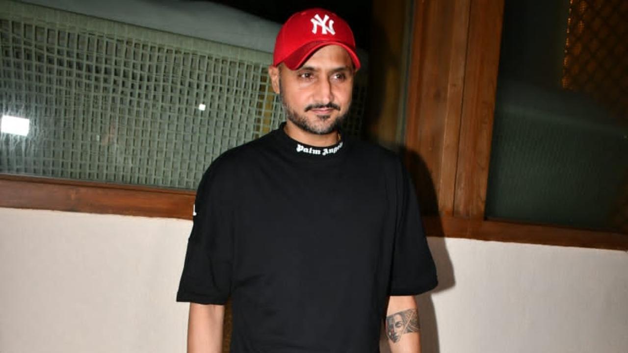 Former India and Mumbai Indians spinner Harbhajan Singh was spotted attending the party as well. He holds the distinction of being the first Mumbai Indians captain in the franchise's glittering history. Besides, he would always remain the first Mumbai Indians captain to lift a trophy. It was under Harbhajan’s captaincy that the Mumbai Indians reigned supreme in the 2011 Champions League Twenty20 against all odds.