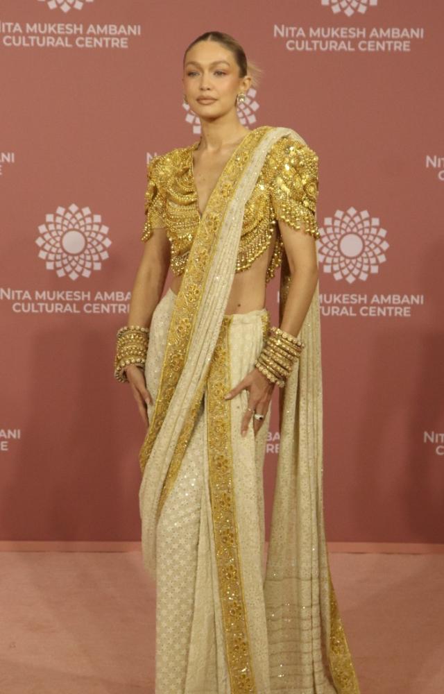 Gigi Hadid gave the `Dola Re` vibes in Abu Jani Sandeep Khosla creation