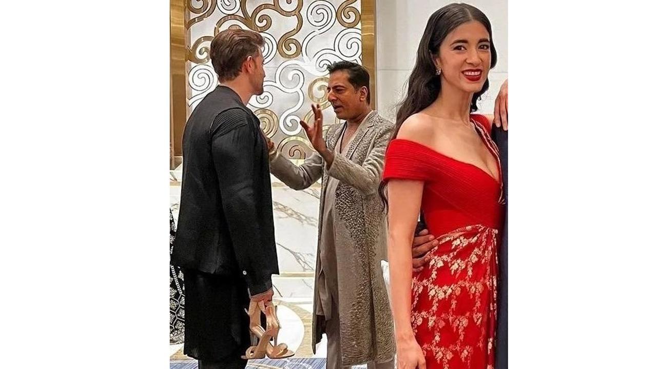 Hrithik Roshan holds girlfriend Saba's heels, pic takes over the internet