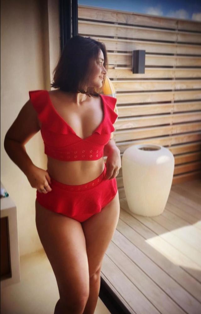 In a red bikini set, she flaunts her toned abs and legs, leaving us all amazed