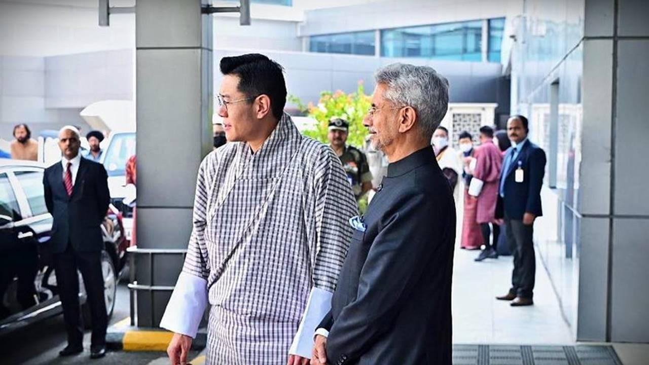 External Affairs Minister Jaishankar receives Bhutan King at Delhi airport External Affairs Minister Jaishankar receives Bhutan King at Delhi airport