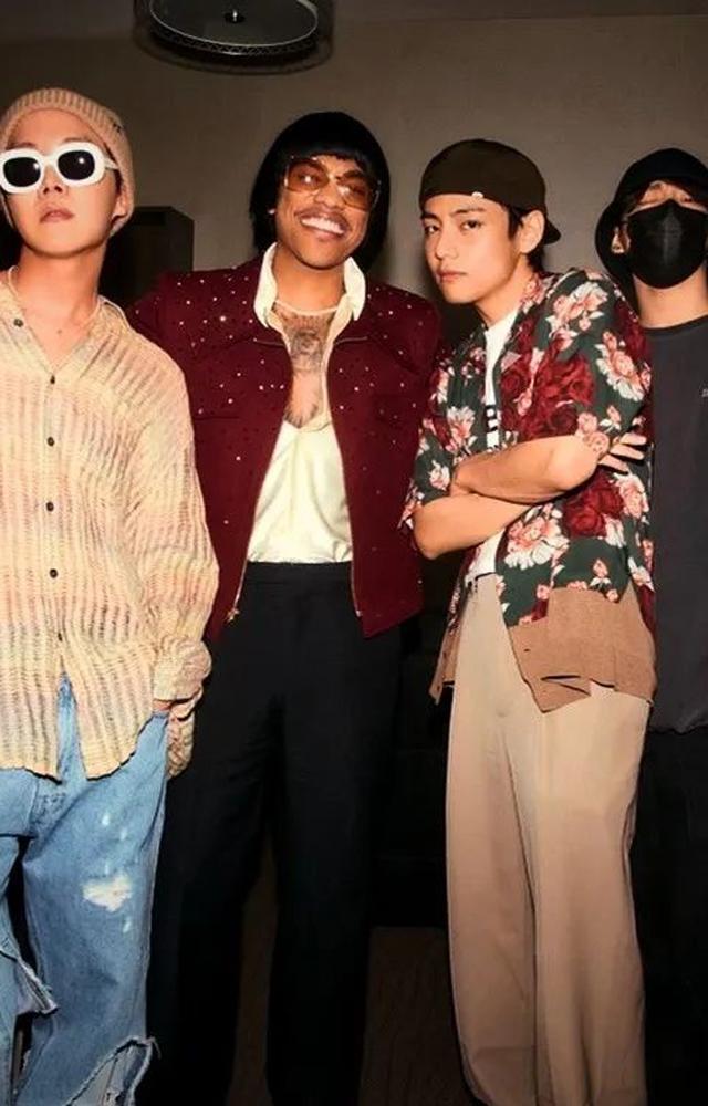 Jungkook, Taehyung and J-Hope`s live