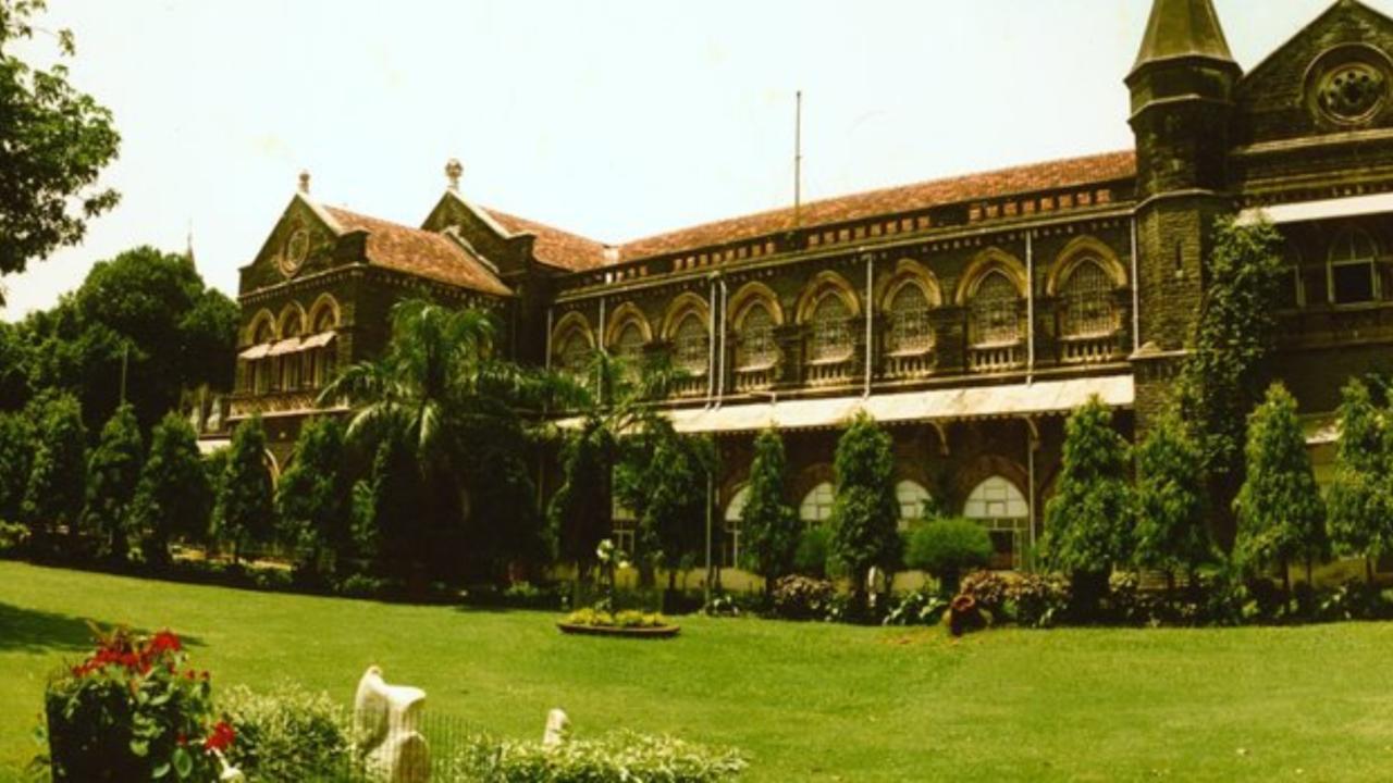 JJ School of ArtsIn 1853, Sir Jamsetjee Jeejeebhoy endowed Rs 1 lakh towards the construction of the J J School of Arts. The building was designed by George Molecey and completed in 1857. Workshops and classes were conducted in decorative painting, and ironwork under the guidance of John Lockwood Kipling. Photo Courtesy: J J School of Arts