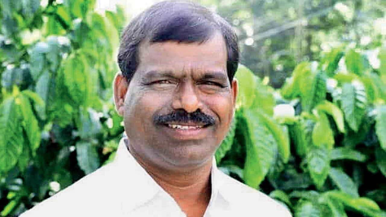 Karnataka polls: Two more disgruntled leaders quit BJP