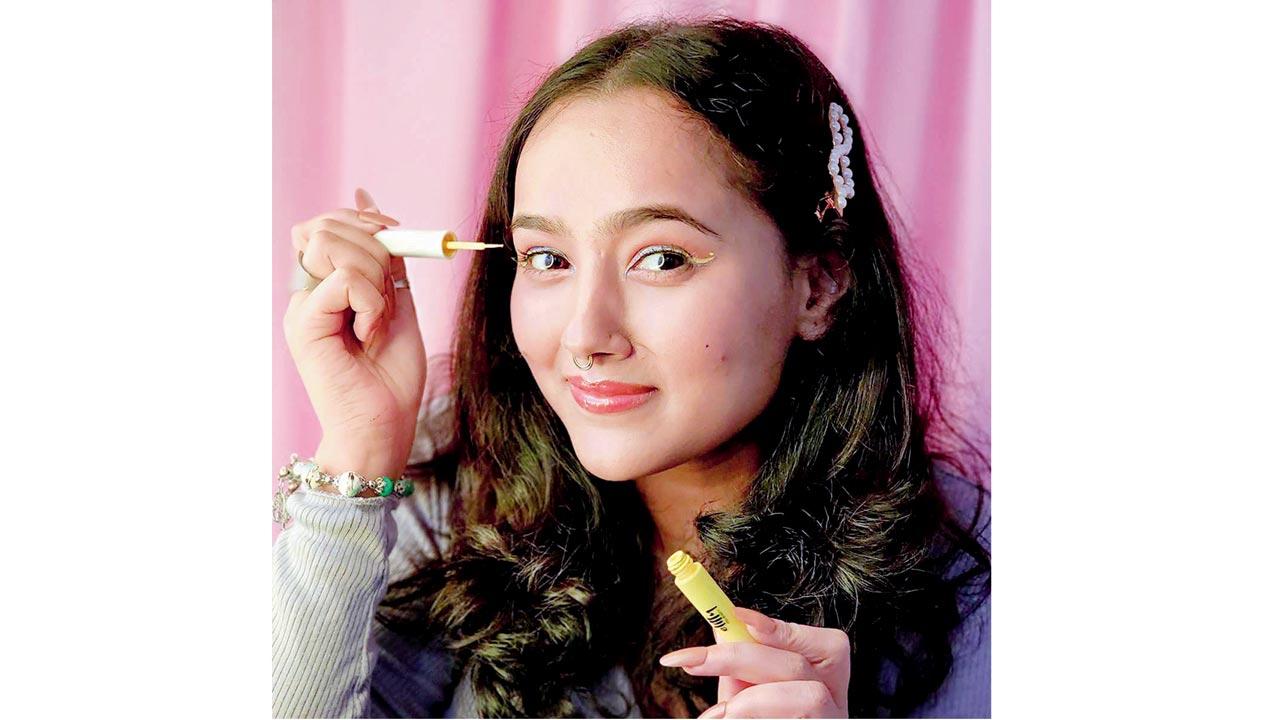 Elitty Beauty is known for having 16 shades of eye liner such as lilac, white, yellow, green and pink priced at Rs 499