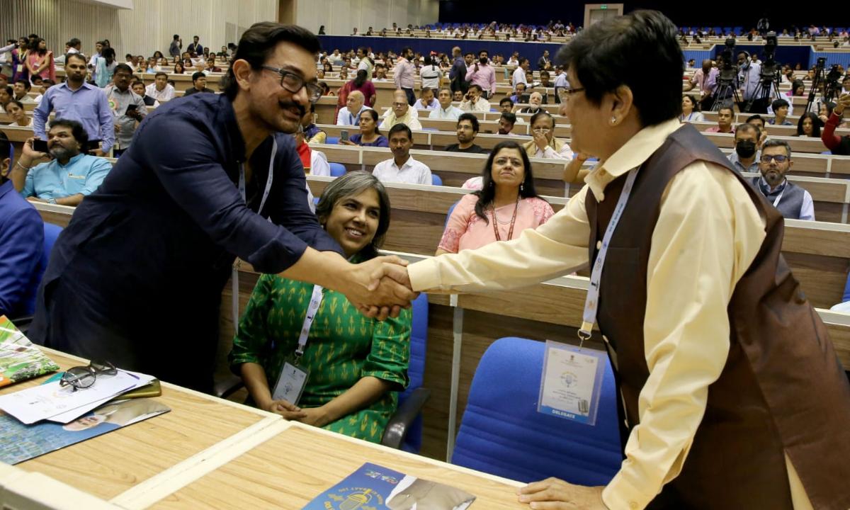 The 'Laal Singh Chaddha' actor lauded Prime Minister Narendra Modi for his innovative approach to communicating with the people of the country. 