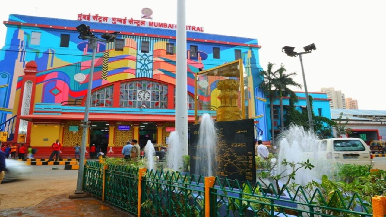 The garden has been redeveloped by the Engineering Department of WR after completion of the ongoing Metro Rail work. Beautiful landscaping and fencing work has been done thereby uplifting the beauty of the garden, including a pedestal for the steam locomotive. Photo/Western Railway