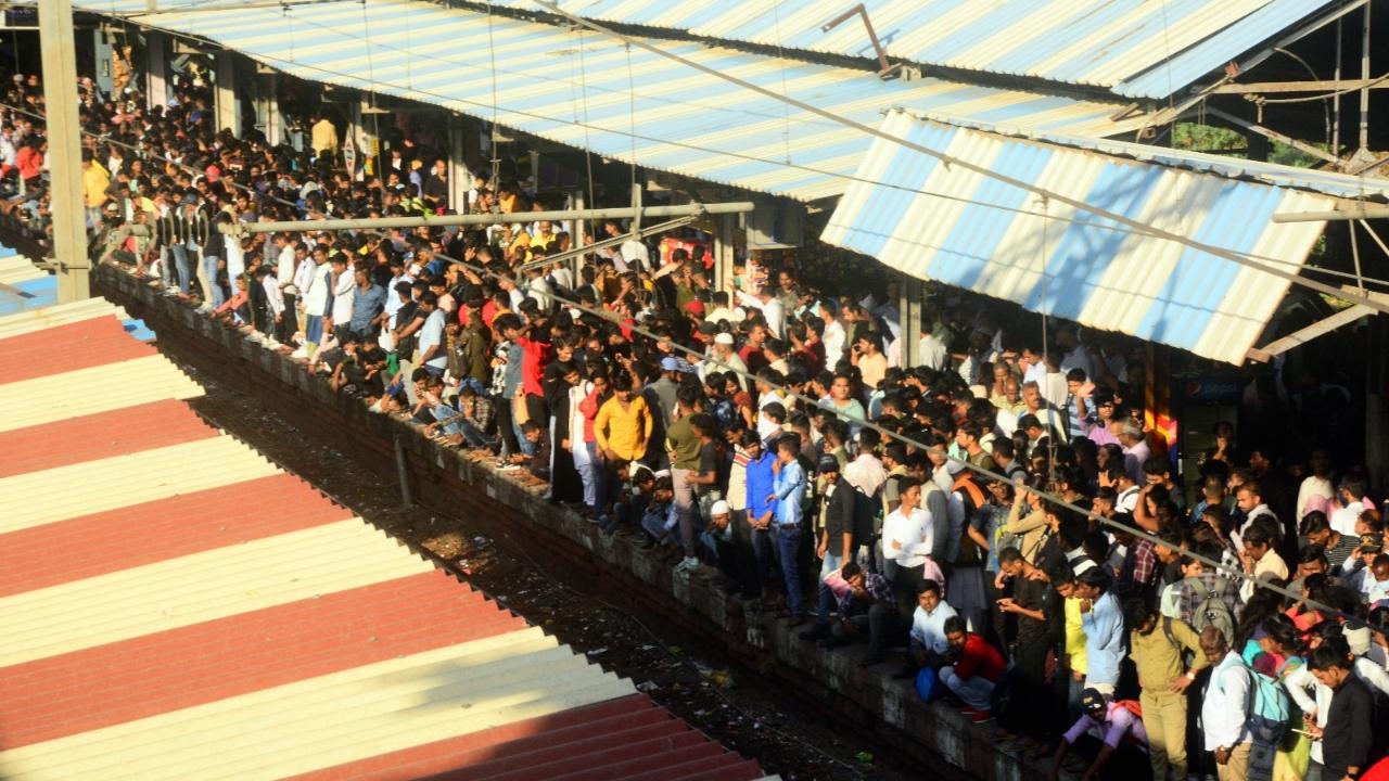 According to the CR, the down slow line services leaving Chhatrapati Shivaji Maharaj Terminus Mumbai from 10.14 am to 3.18 pm were diverted on the down fast line between Matunga and Mulund stations