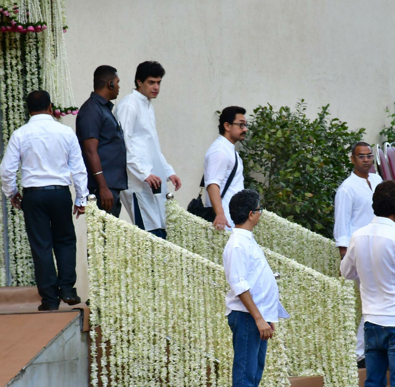 Aamir Khan was spotted at the prayer meet for Pamela Chopra.