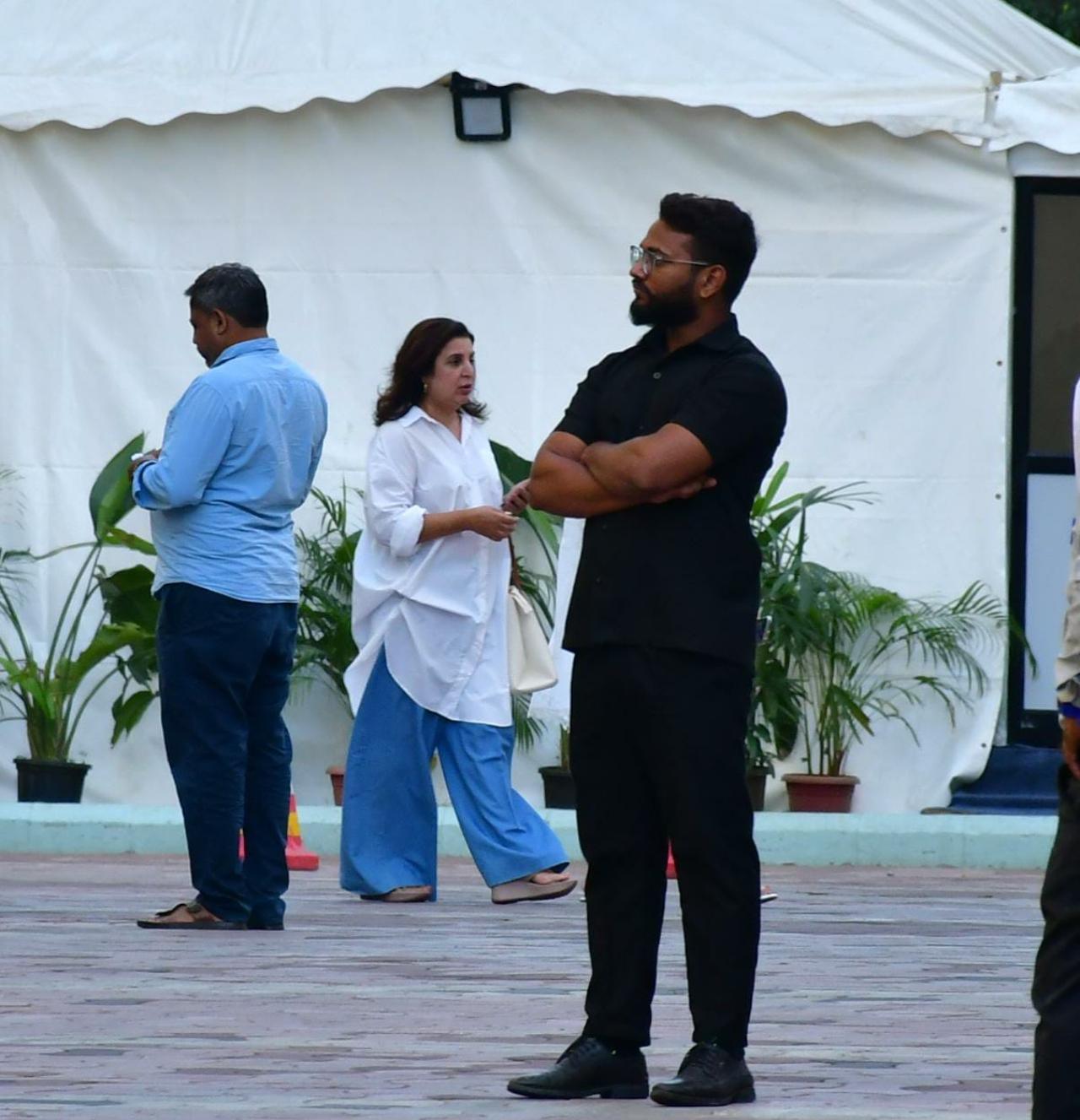 Director Farah Khan was seen at the prayer meet for Pamela Chopra.