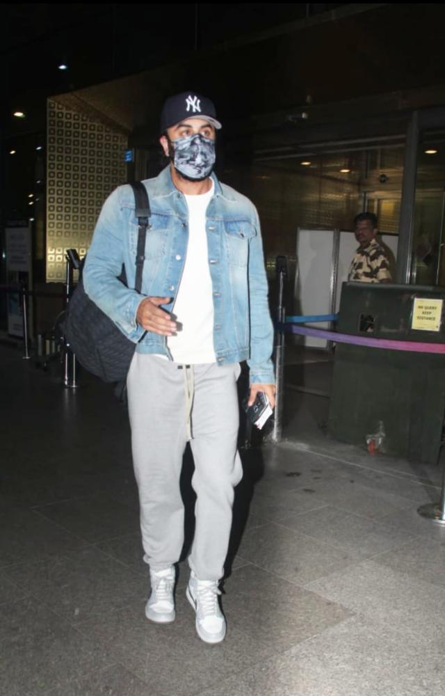 Ranbir Kapoor looks dapper at the Mumbai airport as he jets off from the  city- see pics | Hindi Movie News - Times of India