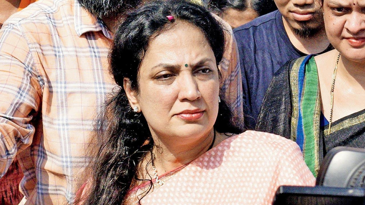 Maharashtra: For the first time, Rashmi Thackeray to attend women’s wing meet