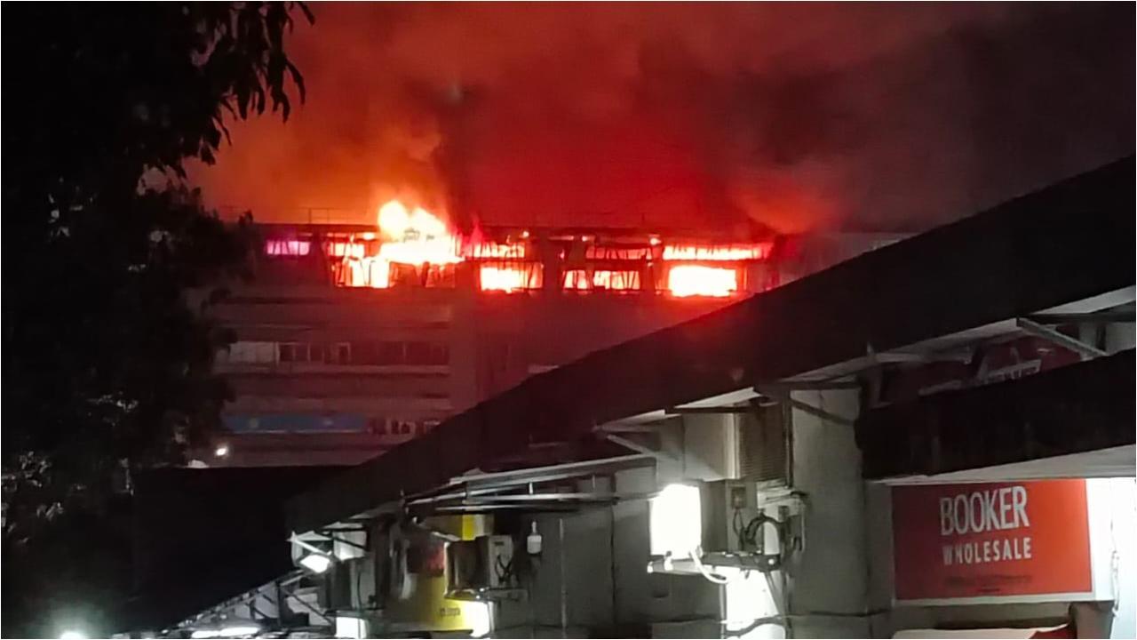 Major fire breaks out at a mall in Thane