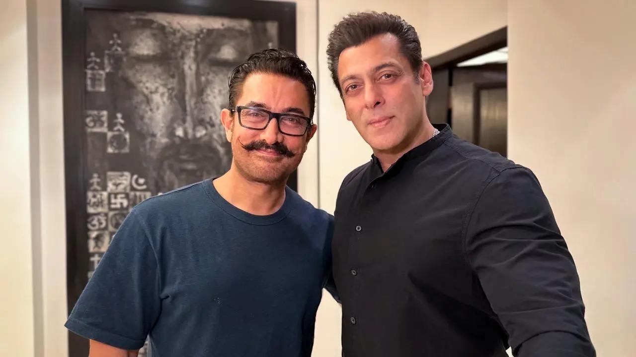 Salman Khan and Aamir Khan's picture together reminded fans of their 'Andaz Apna Apna' days. Read full story here