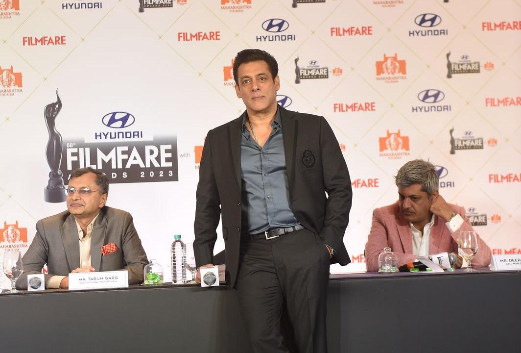 Salman Khan also took a sly dig at actors who do bold scenes on OTT platforms. While speaking about the fact that we live in India and how as an actor one shouldn't cross the 'boundary', Salman said, 