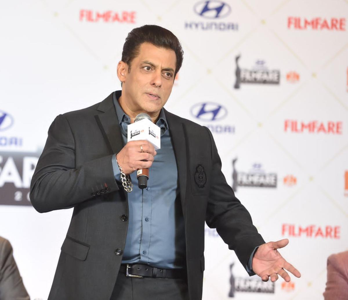 Taking a dig at Bollywood directors and filmmakers, Salman said, 