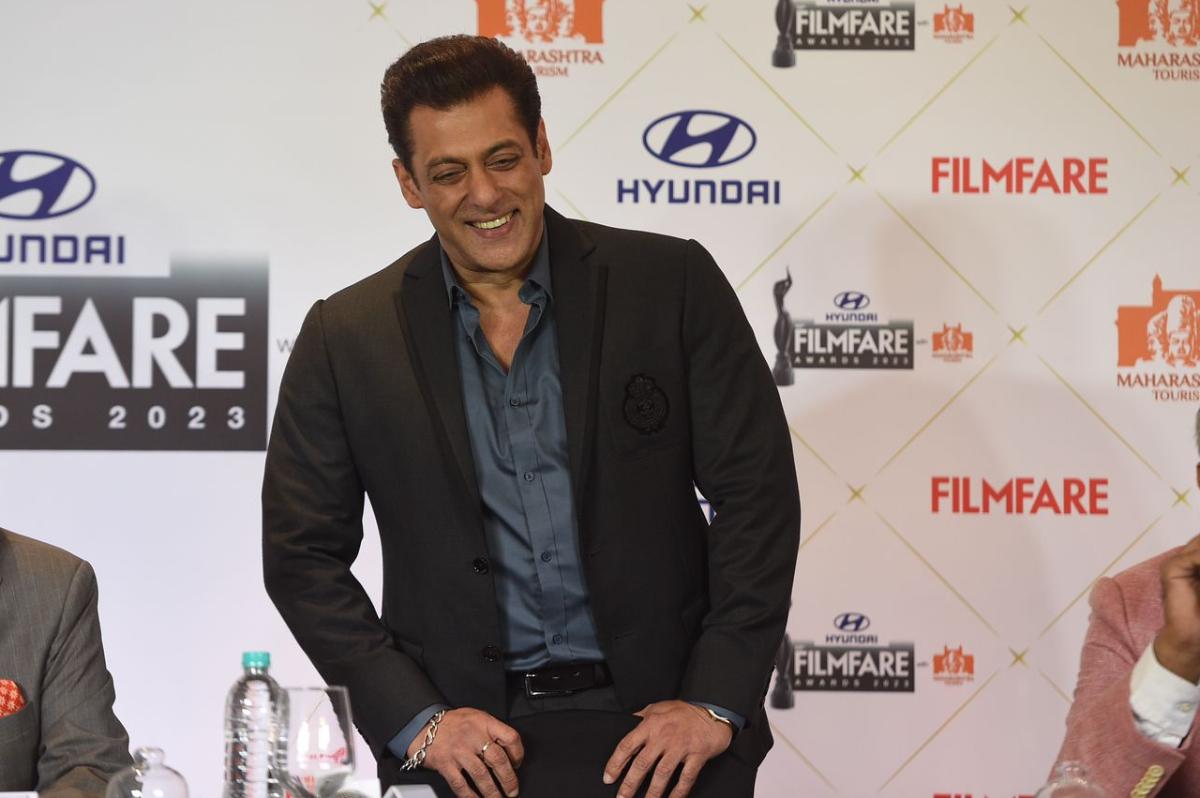 At the event, the 'Kisi Ka Bhai Kisi Ki Jaan' star was asked about his thoughts on new actors in the film industry. To this, the superstar gave a witty reply. Referring to Shah Rukh Khan, Aamir Khan, Ajay Devgn and Akshay Kumar, Salman said that all of them won't be giving it up to the new actors. He said, “All of them are hard-working. All (are) very focused. But the five of us are not going to give it up so easily.” He further explained, “Ab five mein kaun hai (who are these five people)? Shah Rukh, Aamir, me, Akki and Ajay. ” After taking a pause, Salman continued, “We will give them a run for their money. We will tire them out. Hum logo ke picturein chalti hai, hum price badha dete hai. Woh uske chakkar me, jab hume nahi milta, price badha dete hai. Kyu bhai (We increase our fees after the success of our films. Now to combat that, these people too increase their prices when we are not available for films. Why so).”