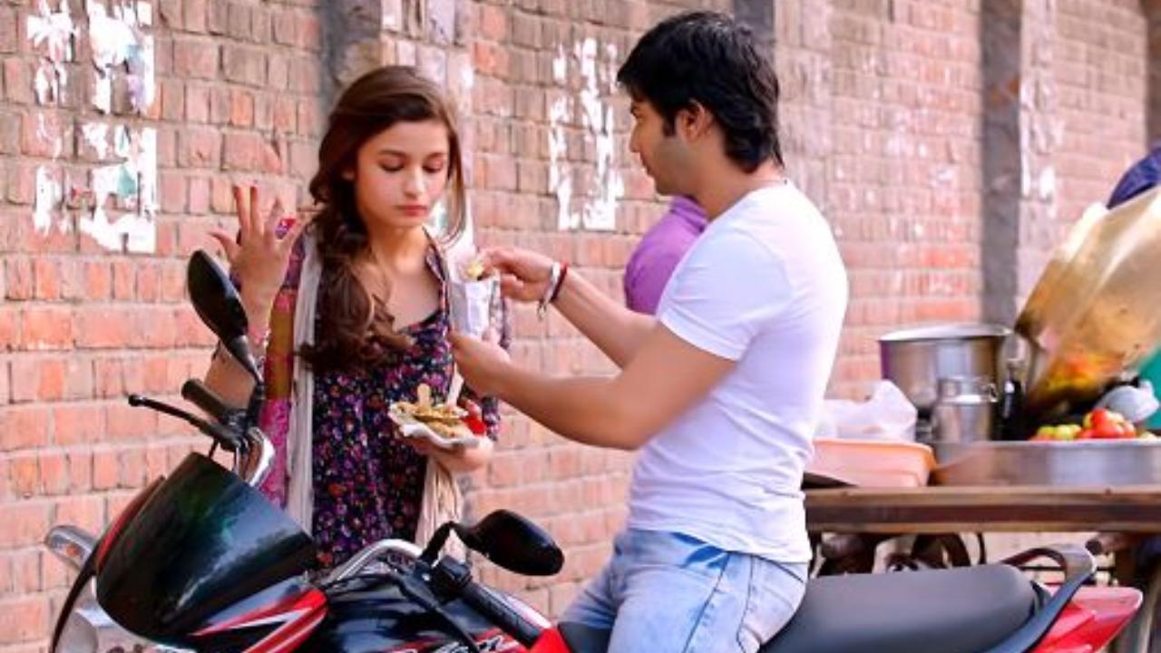 'Samjhawan' from the film 'Humpty Sharma Ki Dulhania'
The romantic song with the melodies voiced by Arijit Singh and composed by Sahir Ali Bagga The song was a major hit and can still be heard everywhere.
 