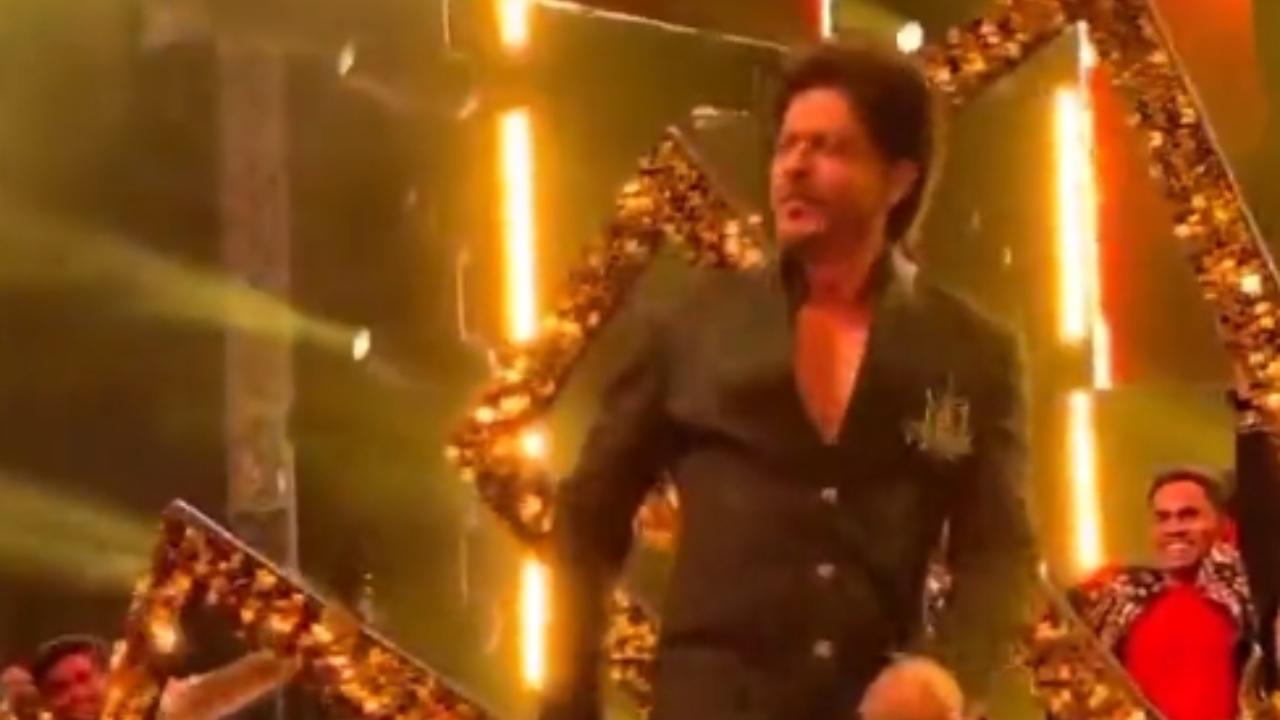 Shah Rukh Khan grooves to 'Jhoome Jo Pathaan' at Nita Mukesh Ambani Cultural Centre with Varun Dhawan and Ranveer Singh