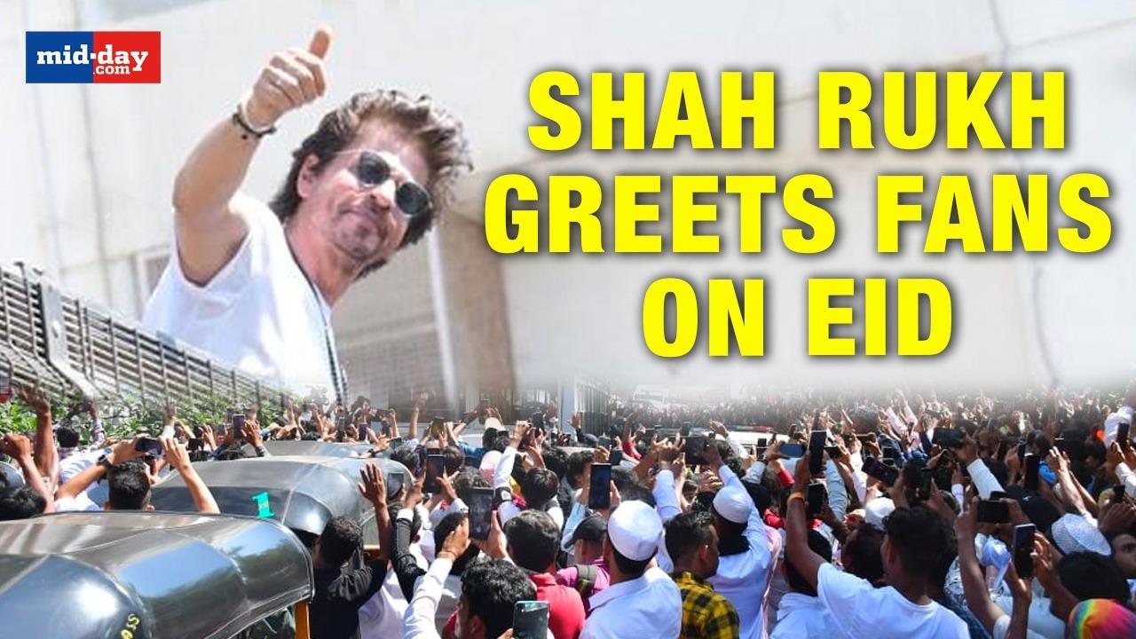 Shah Rukh Khan waves from Mannat, greets fans on Eid 