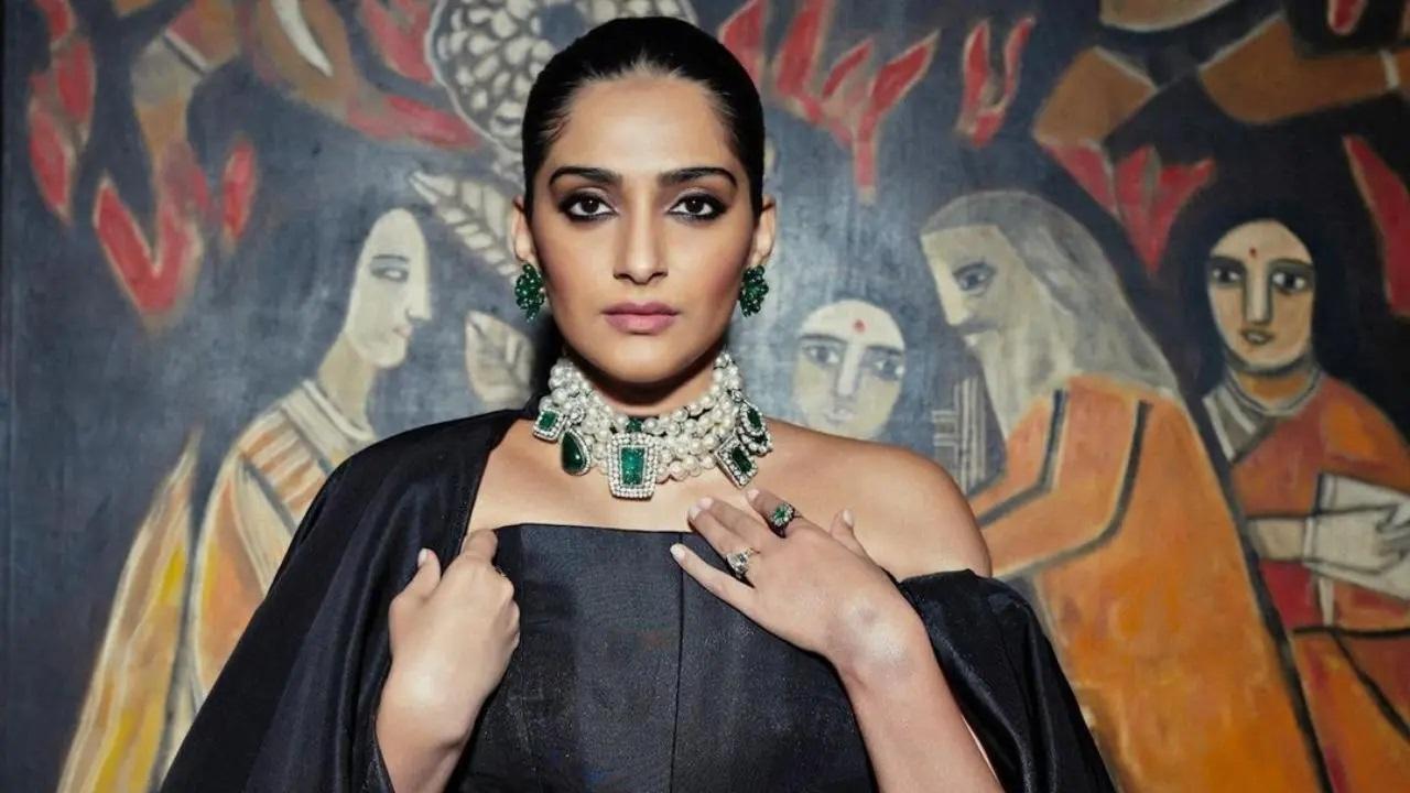 Bollywood actress Sonam Kapoor is all set to share stage with icons such as Lionel Richie, Katy Perry and Tom Cruise at King Charles' Coronation Concert on May 7. Read full story here
Bollywood actress Sonam Kapoor is all set to share stage with icons such as Lionel Richie, Katy Perry and Tom Cruise at King Charles' Coronation Concert on May 7. Read full story here