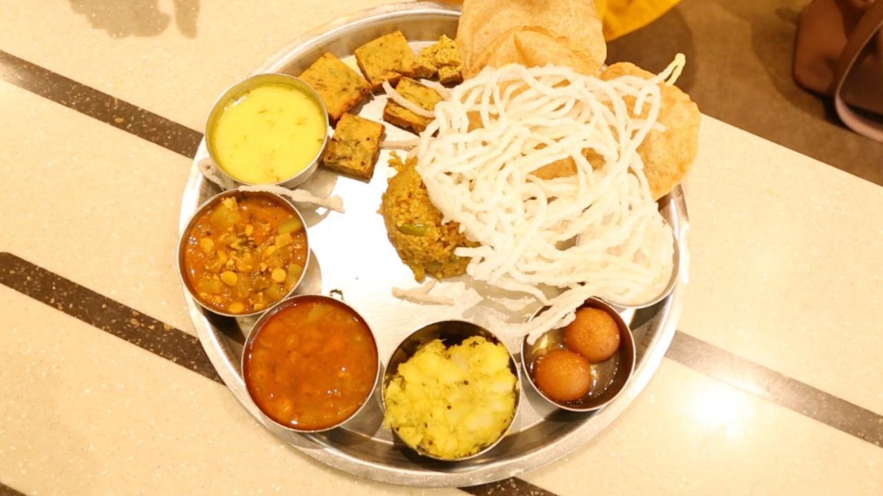 Try this mouthwatering Maharashtrian Thali on the occasion of ...