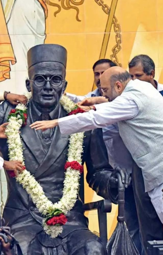 Amit Shah along with then Maharashtra CM Devendra Fadanvis visited Swatantryavir Savarkar Rashtriya Udyaan at Shivaji Park in Dadar in 2017 