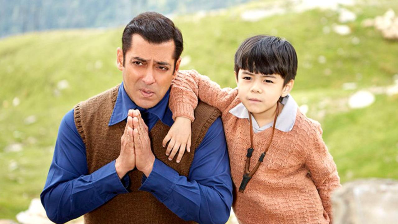 Tubelight (2017) 
'Tubelight' is a drama movie set against the backdrop of the Indo-China War in 1962. Salman Khan plays the role of Laxman, a simple-minded man who sets out to find his missing brother, who is fighting in the war. The movie, which explores themes of love, loss, and hope, was directed by Kabir Khan. The film was released on June 23, 2017, and its worldwide gross collection was 207.99 cr.
 