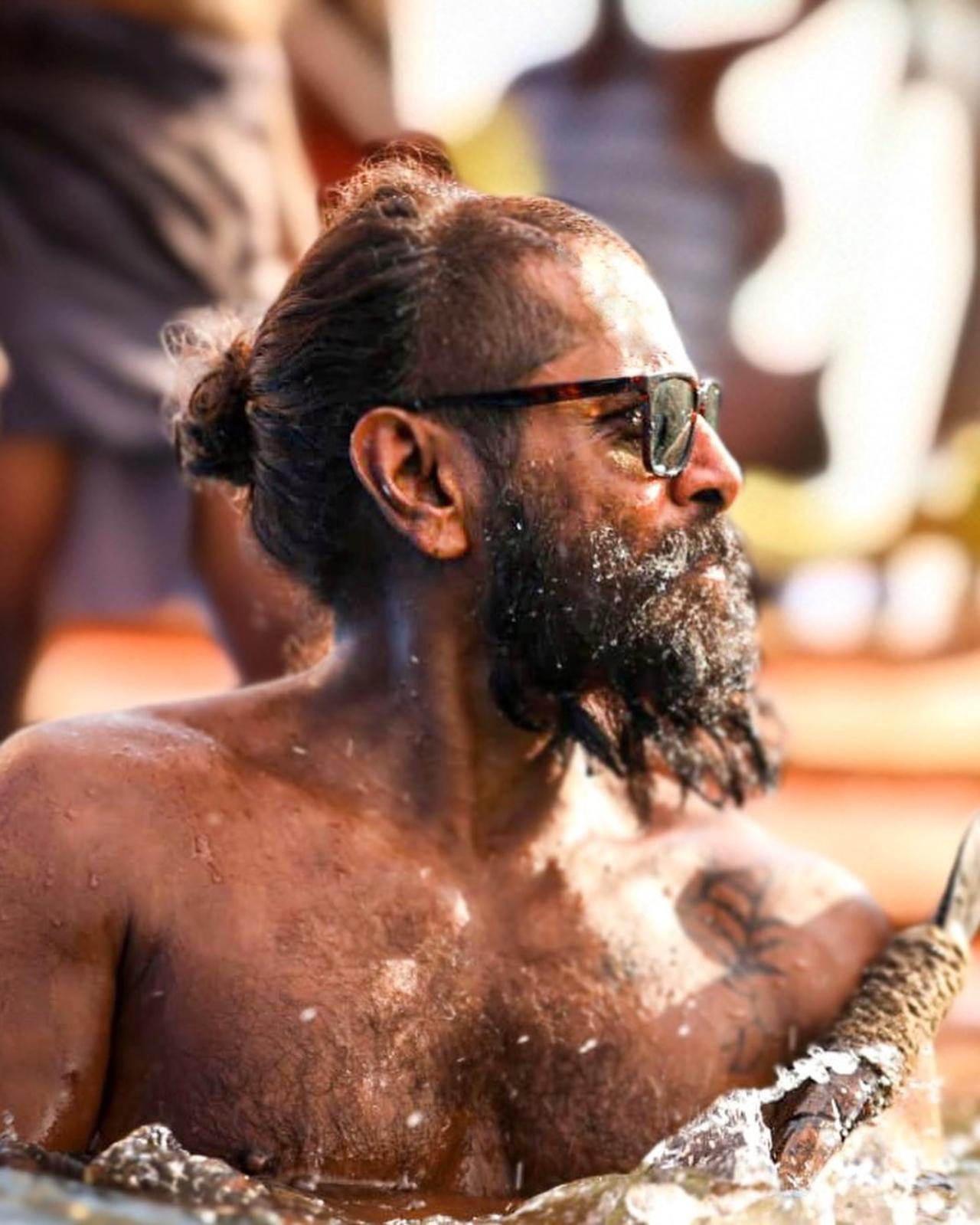 Chiyaan Vikram unveiled his look from Thangalaan some time ago, sending his fans into a frenzy. Sharing photos of his rugged look, he captioned the photos, 