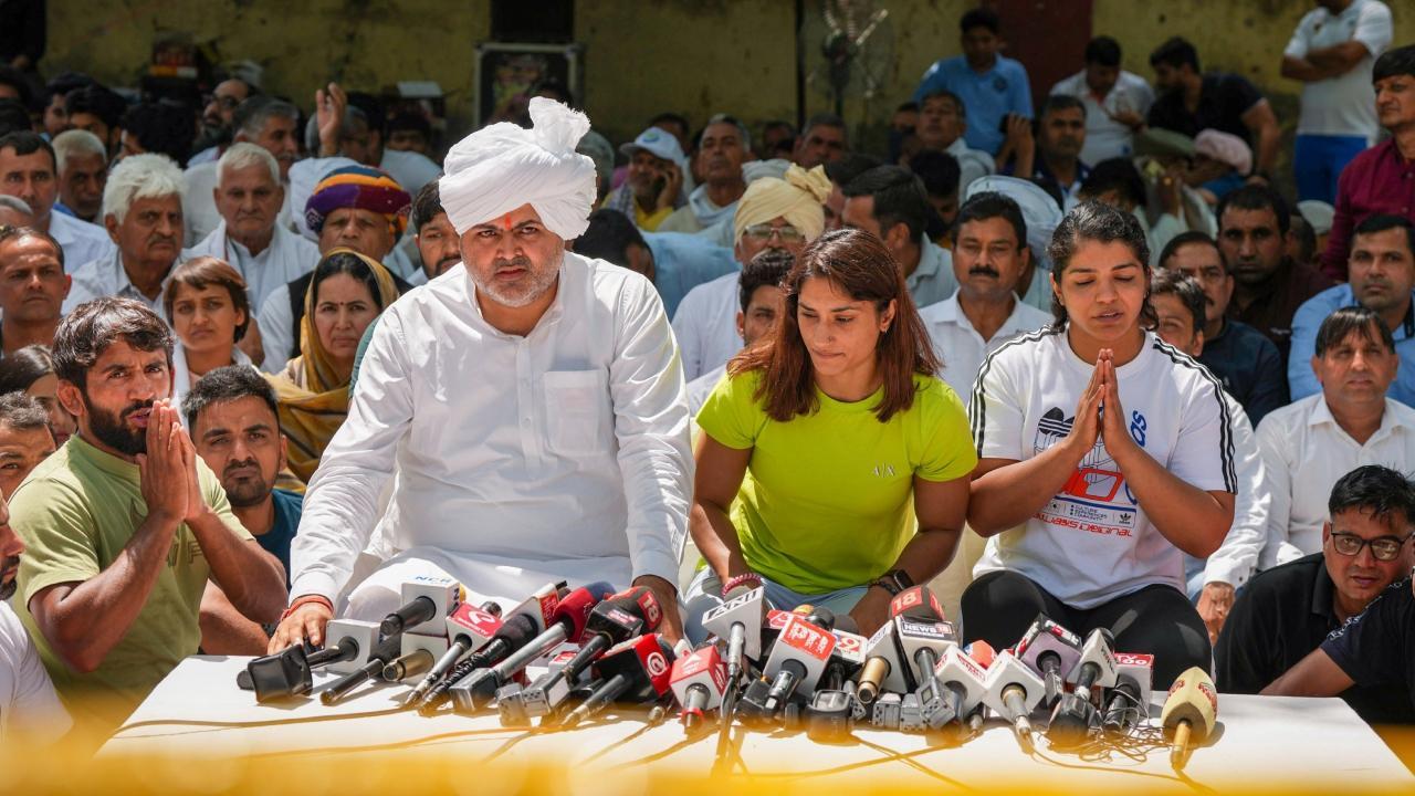 Wrestlers' protest take political colour, farmer leaders also support athletes