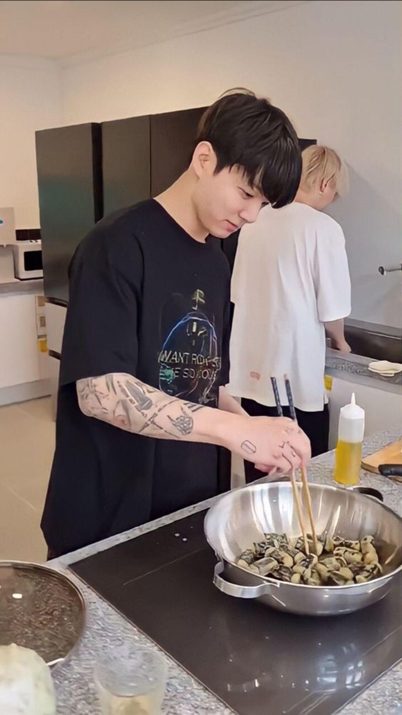 Jungkook is undoubtedly the most low-maintenance and self-sufficient member of BTS, despite being their youngest member. He often flaunts his exceptional cooking skills, and even makes food for his members. Apart from making a mean ramen, Jungkook whipped up some quick and delicious meals for his team during BTS's pandemic reality show, 'In the Soop'